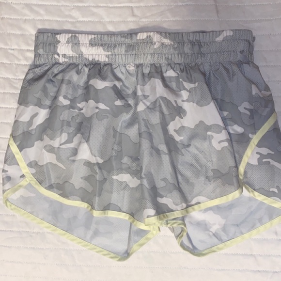 shorts - Picture 3 of 10